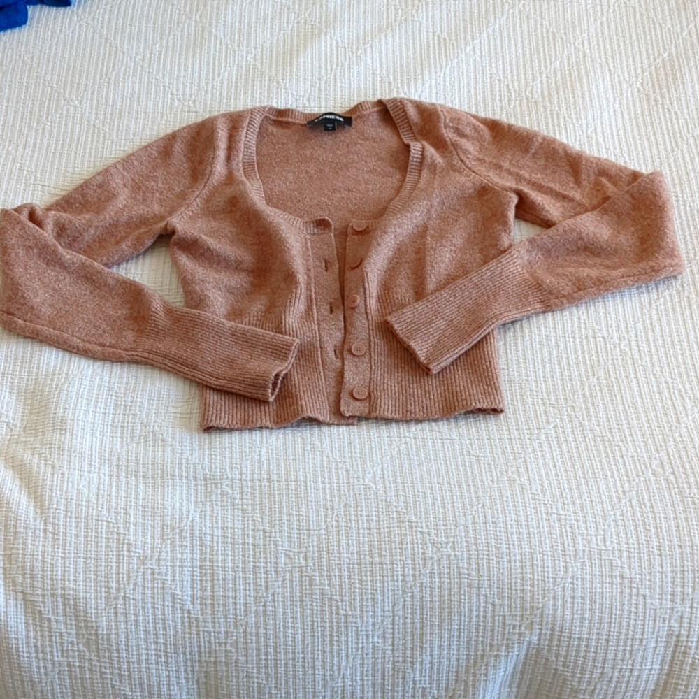Express cropped cardigan in blush pink